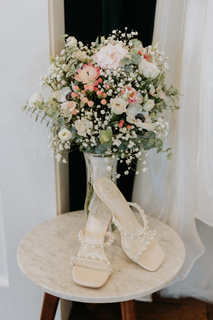 bride shoes for wedding detail photogrpahy