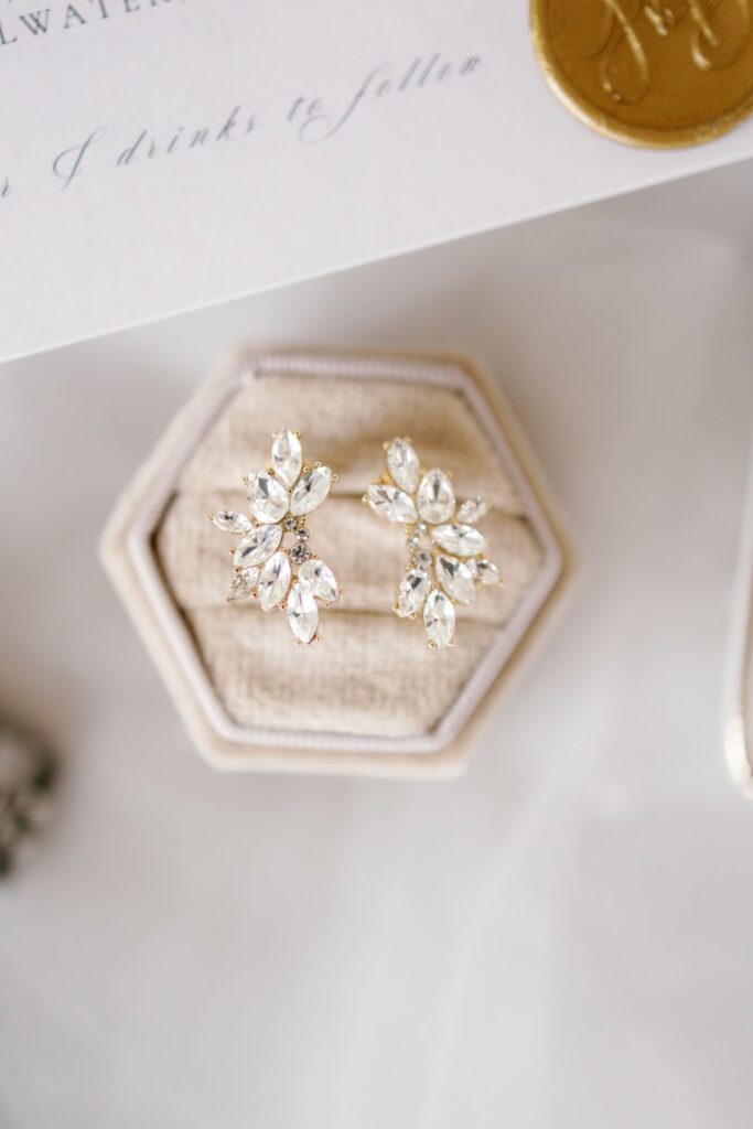 wedding photo checklist | wedding earrings | wedding detail photo