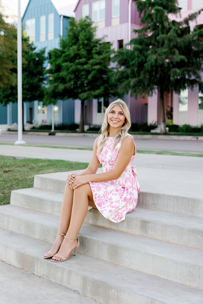 Cute senior picture outfits in dresses