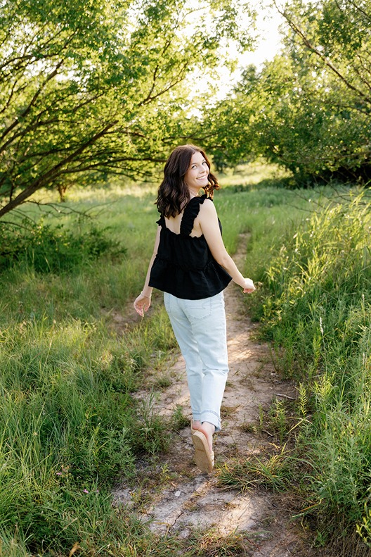 what to wear for senior pictures that fits your style