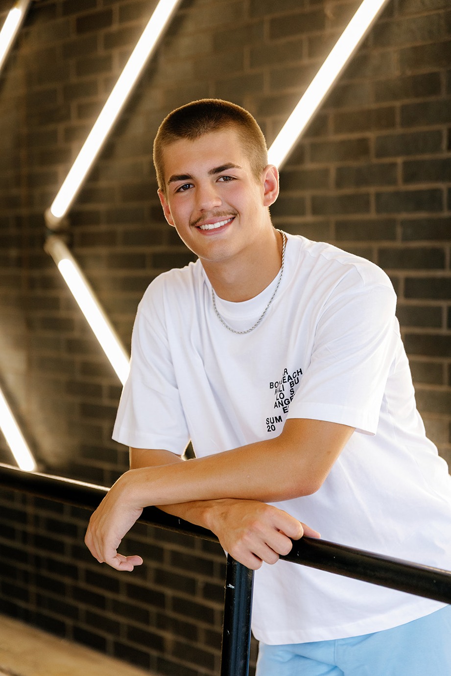 casual senior picture outfits for guys