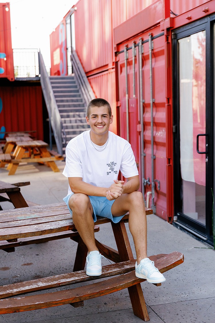 casual senior picture outfits for guys